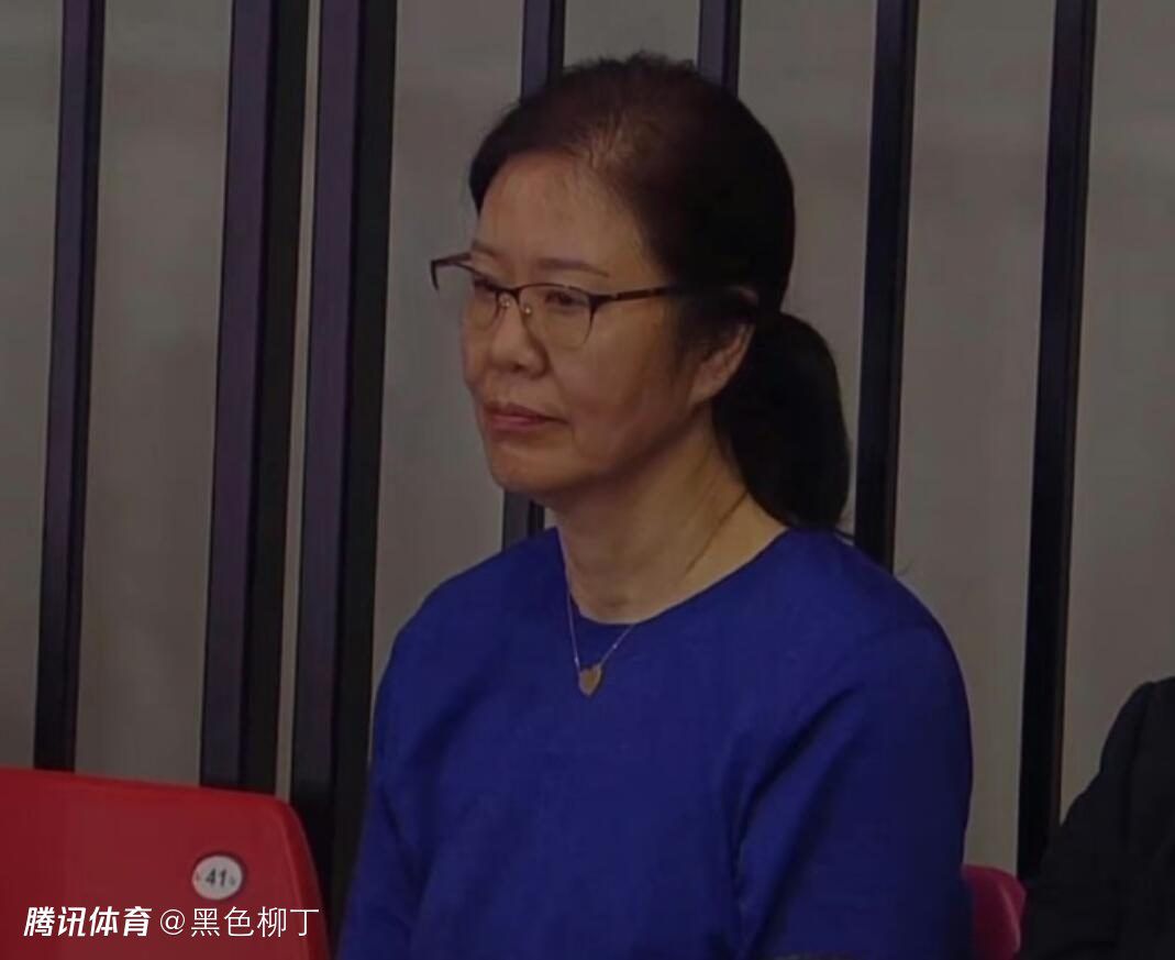 比赛前，俱乐部临时征召了几名球员，这已经造成了相当大的混乱，3-2的比分更是火上浇油。